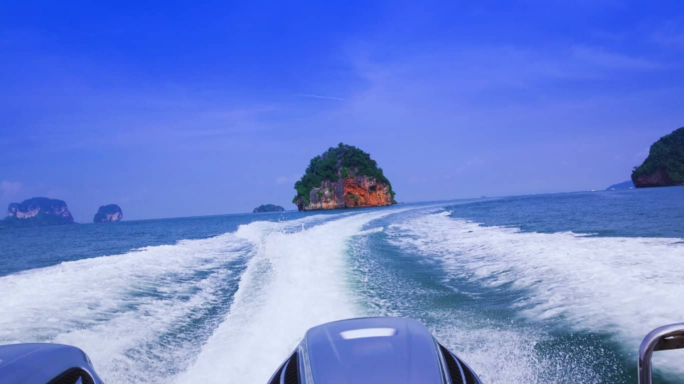 Discover thailands islands by speedboat