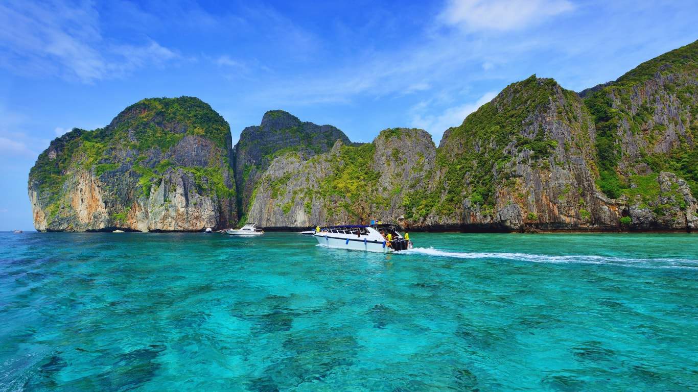 Explore and enjoy the scenic backdrops all around the phi phi island