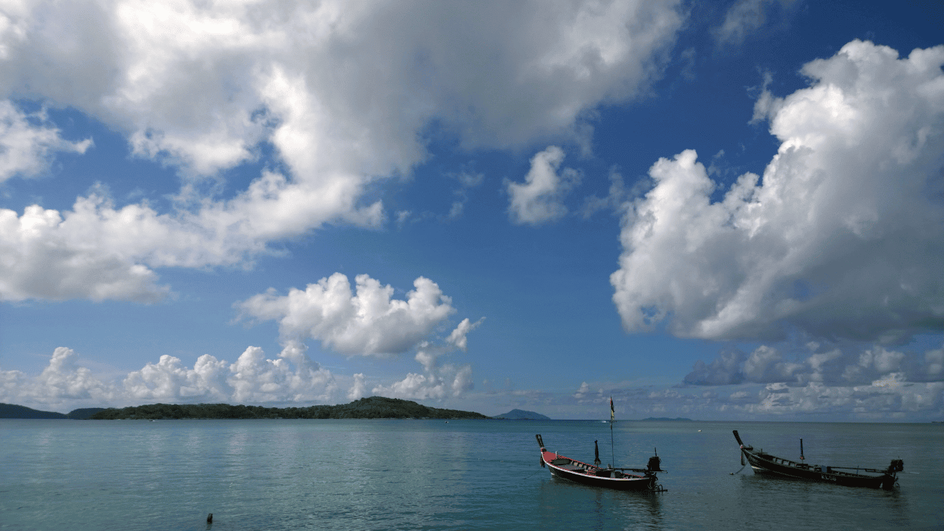 Long tail boats