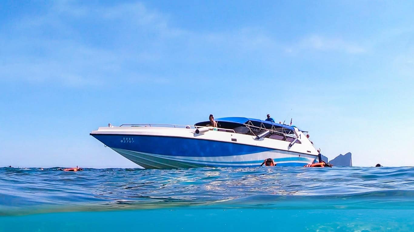 Private speed boat charters to phi phi allows for a personalised itinerary