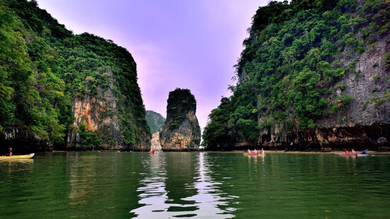 Sea canoeing