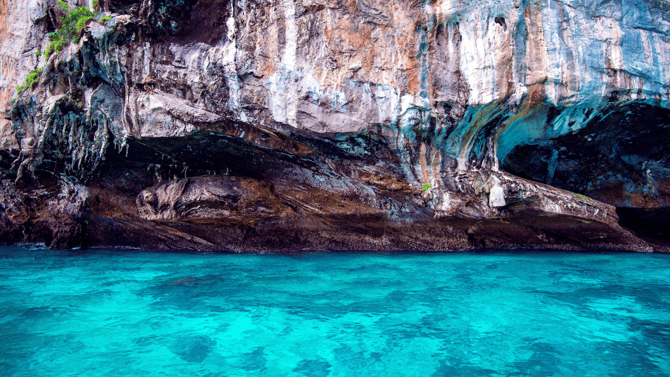 The amazing limestones in contrast with the blue clear water.