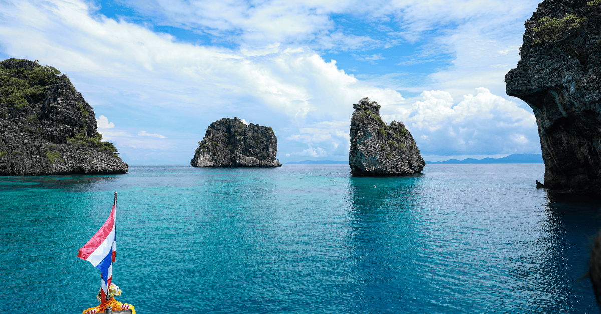 The koh haa islands border the koh mu national park of koh lanta