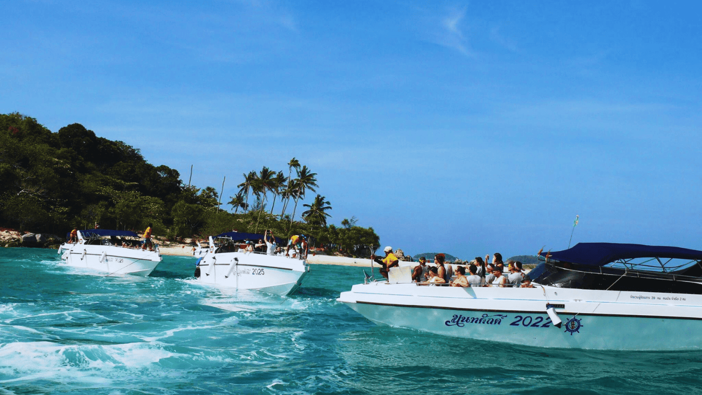 Visit the islands of thailand by speed boat as a group with fun seekers